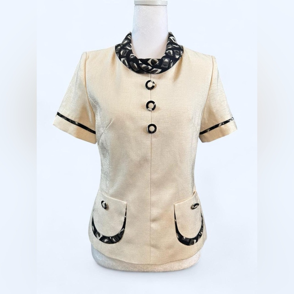 Vivida Cream Short-Sleeve Top with Black Contrast Trim